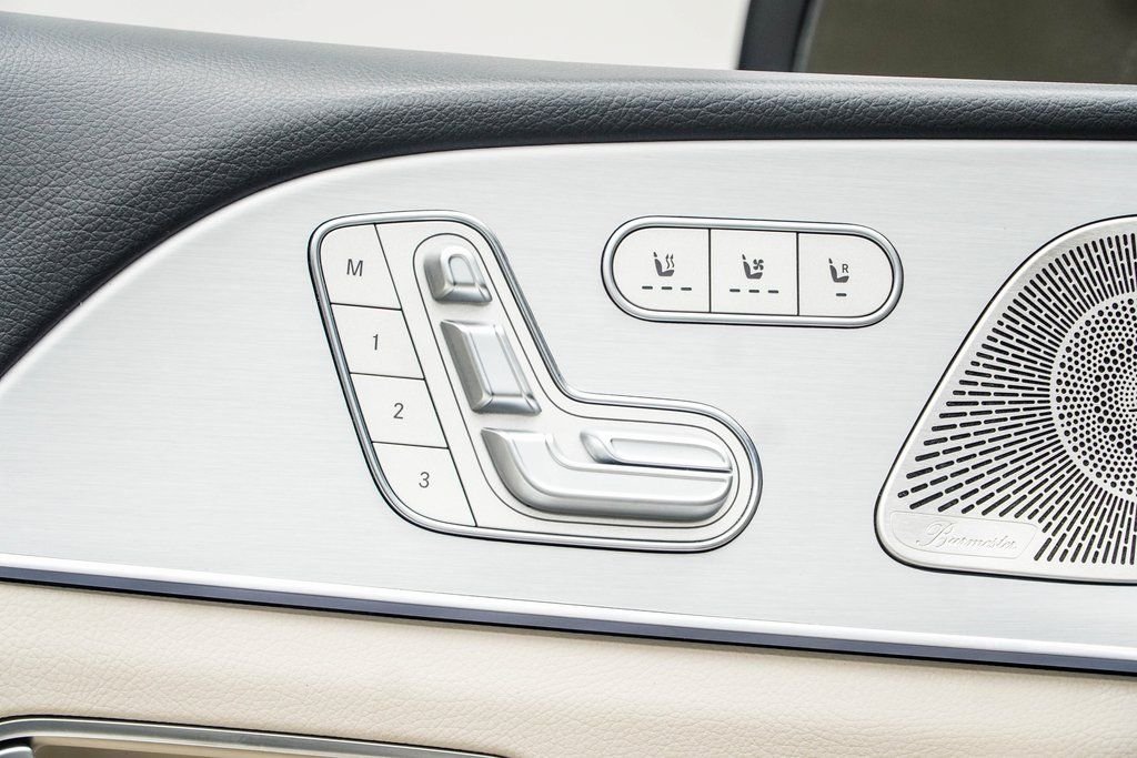 Used 2025 White Mercedes-Benz GLS 450 image 39