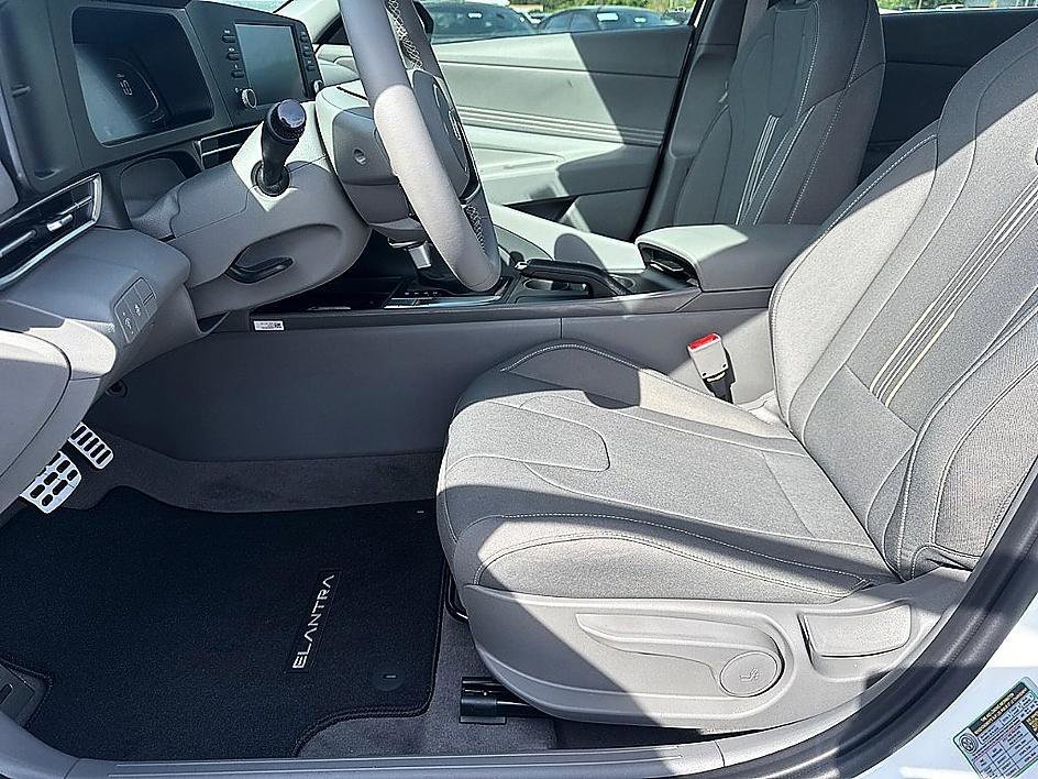 Used 2026 Serenity White Hyundai SEL Sport image 8