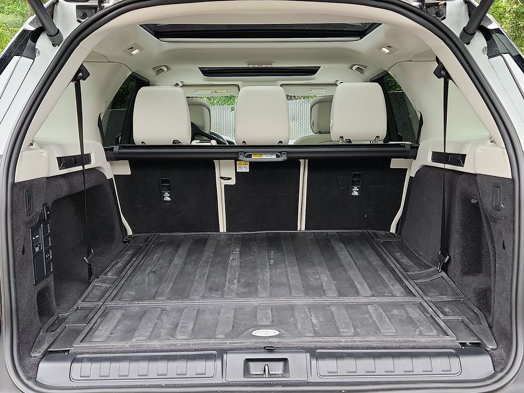 Used 2025 Fuji White Land Rover S image 29