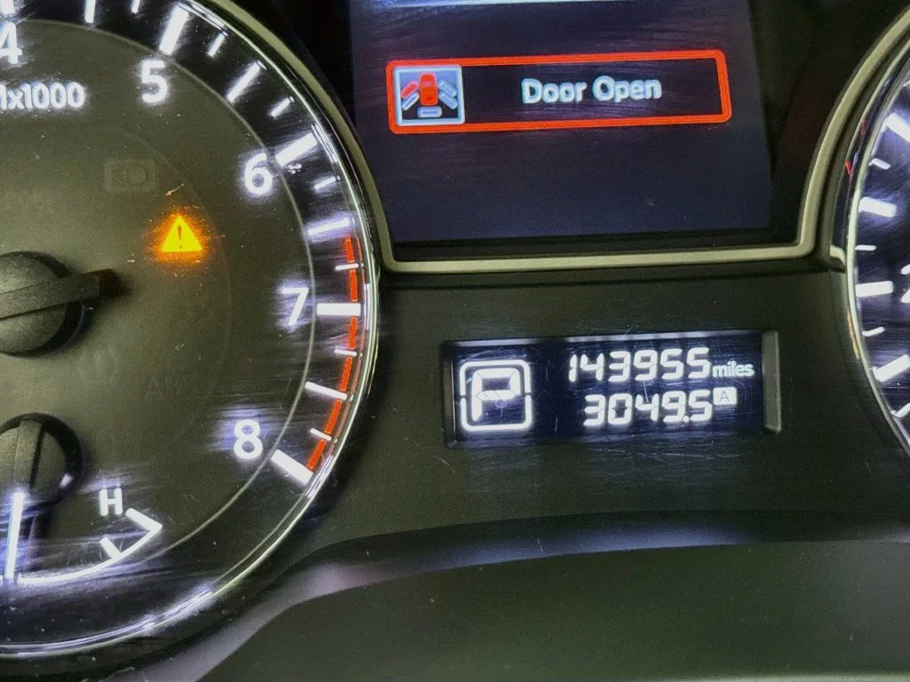 Used 2013 Dark Slate Nissan SL image 16