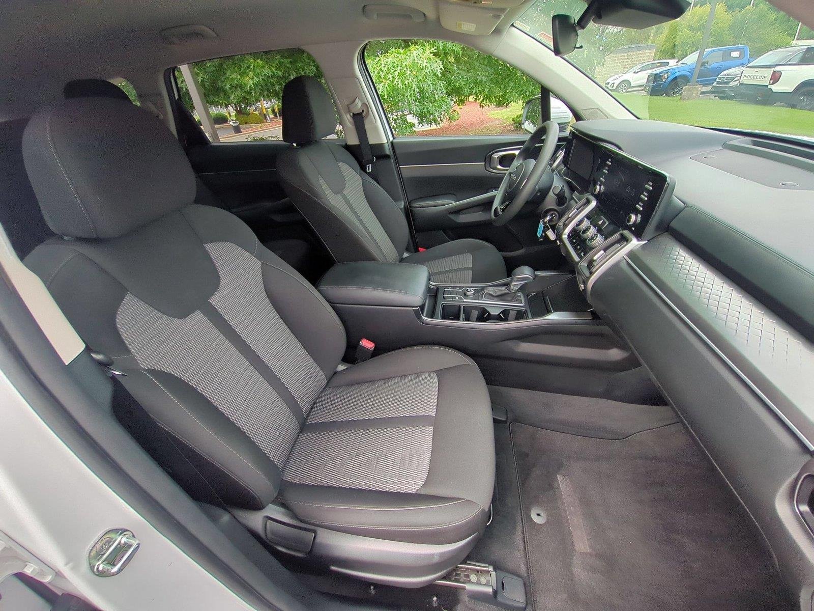 Used 2023 Glacial White Pearl Kia LX image 36