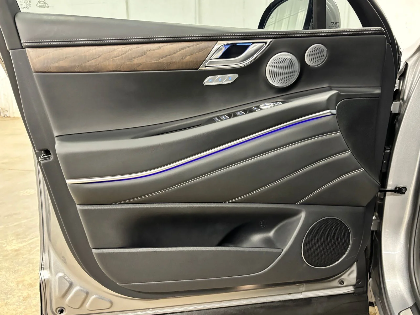 Used 2025 Silver Genesis 3.5T Advanced image 18