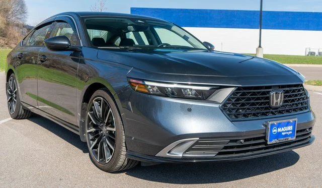 Used 2023 Gray Honda Touring image 4