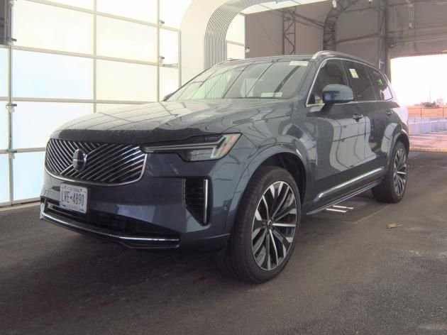 2025 Volvo XC90 B5 Plus Bright 4WD's photo