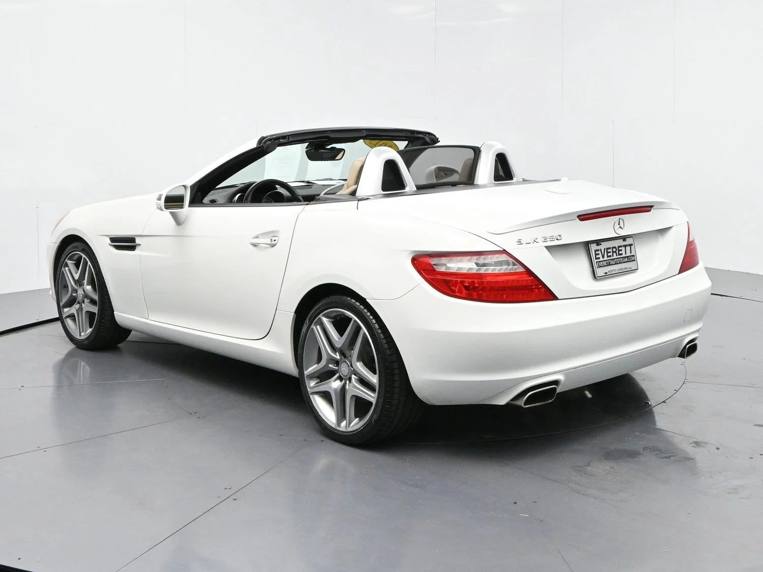 Used 2015 White Mercedes-Benz SLK 250 image 5