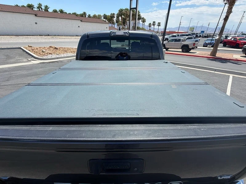 Used 2018 Magnetic Gray Met Toyota SR5 image 23