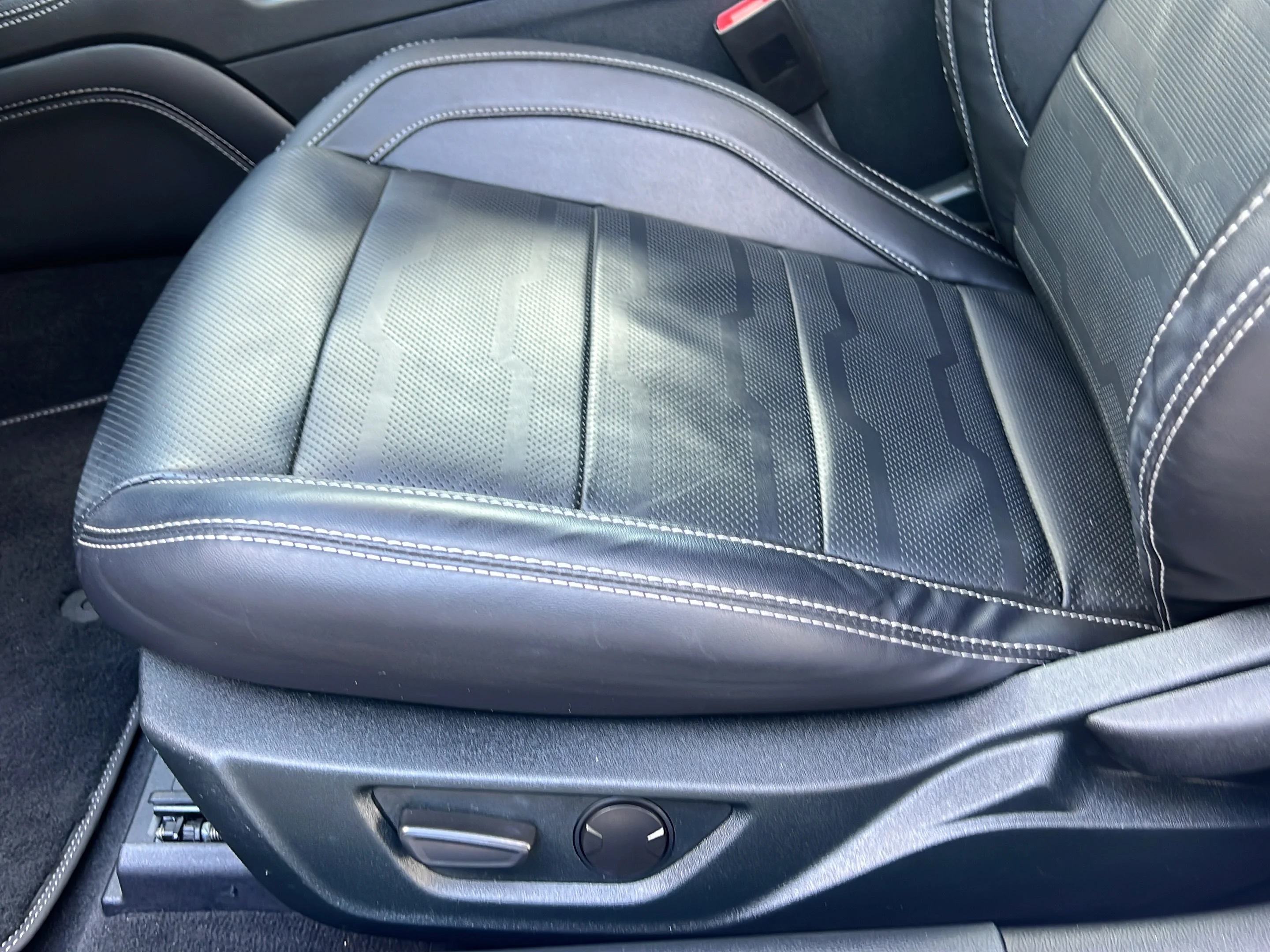 Used 2022 Silver Metallic Ford GT Premium image 13