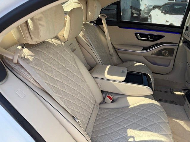 New 2026 MANUFAKTUR Moonlight White Magno Mercedes-Benz S 580 image 26