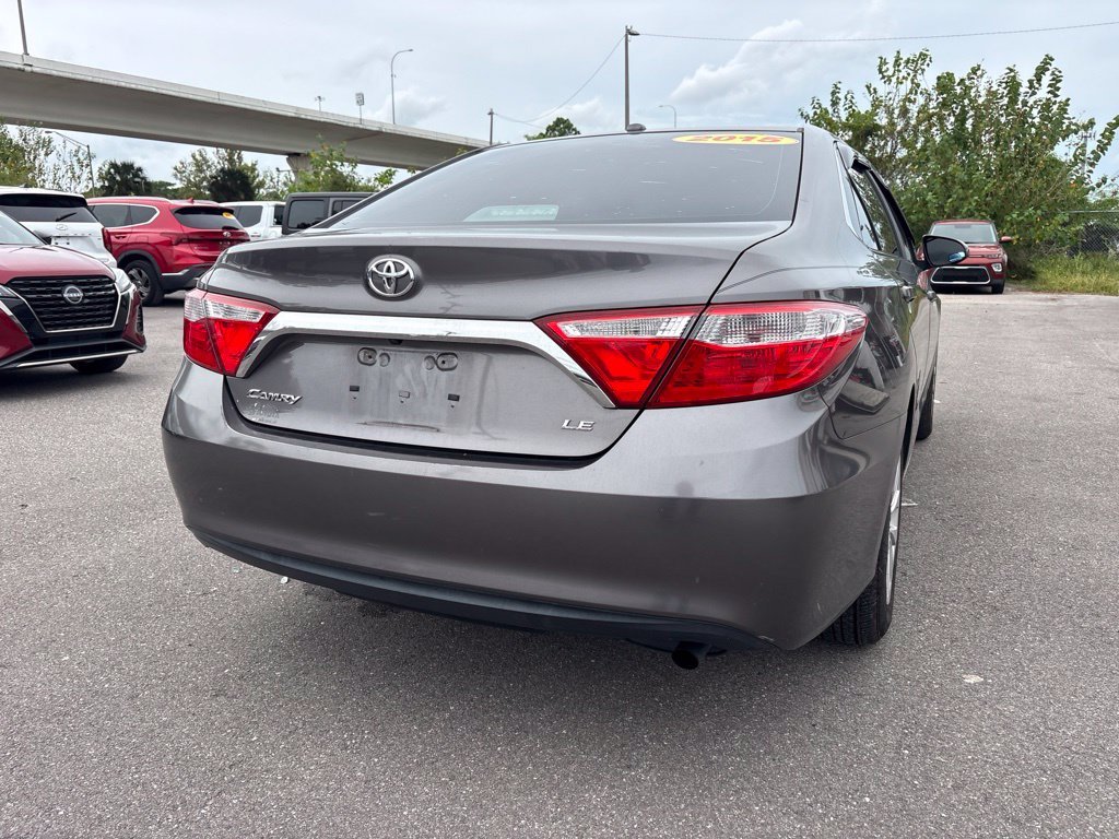 Used 2015 Gray Toyota LE image 3
