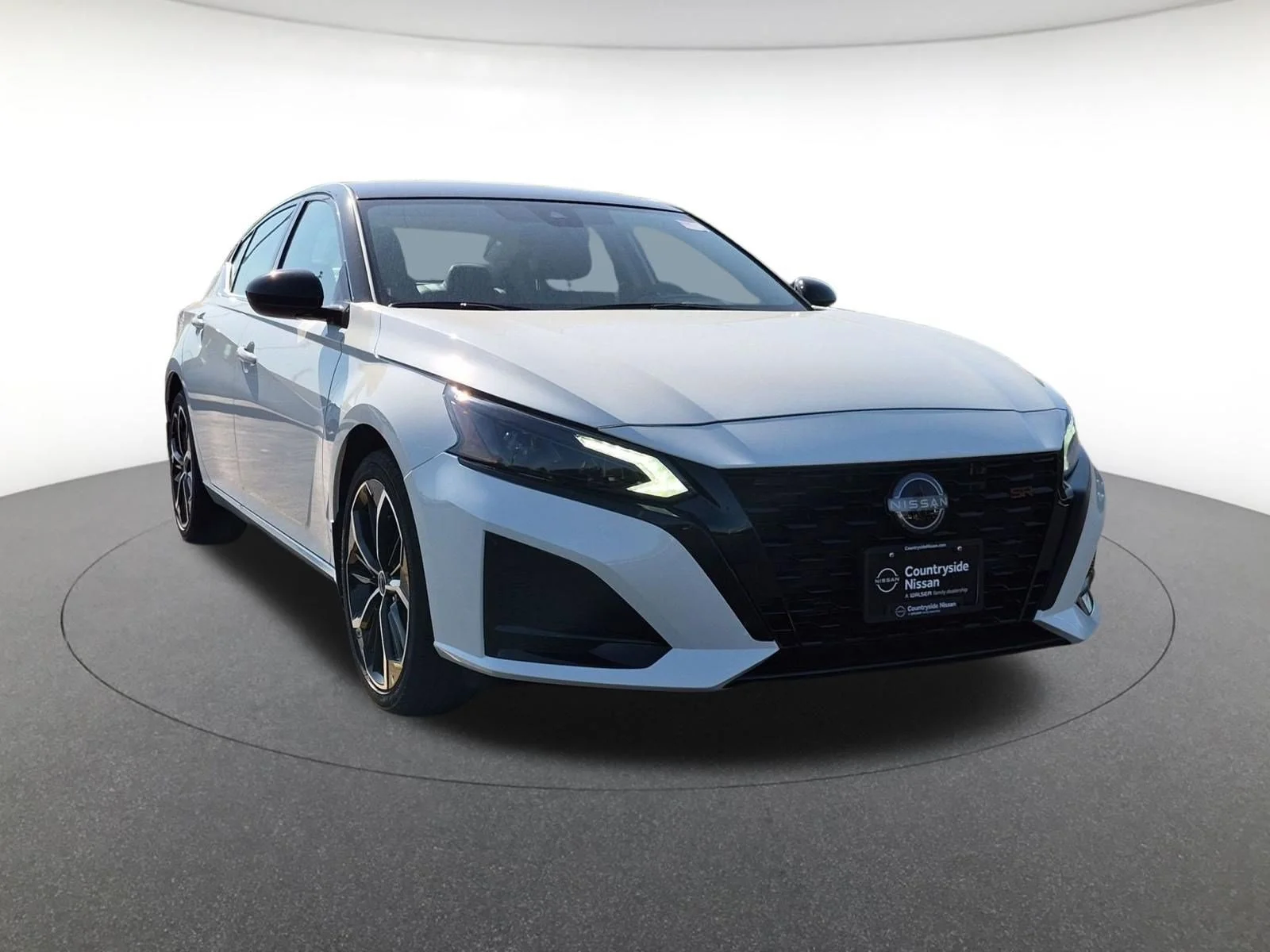 New 2026 Pearl White TriCoat / Super Black Two-tone Nissan SR image 4