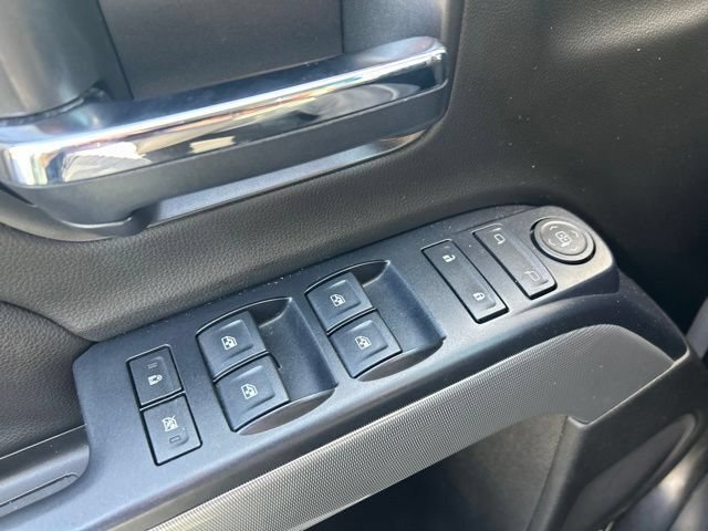 Used 2018 SILVER ICE METALLIC Chevrolet LT image 14