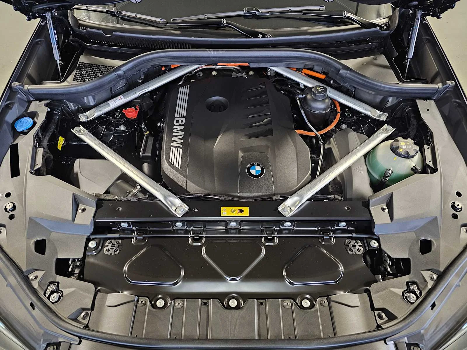 New 2026 Carbon Black Metallic BMW xDrive50e image 9