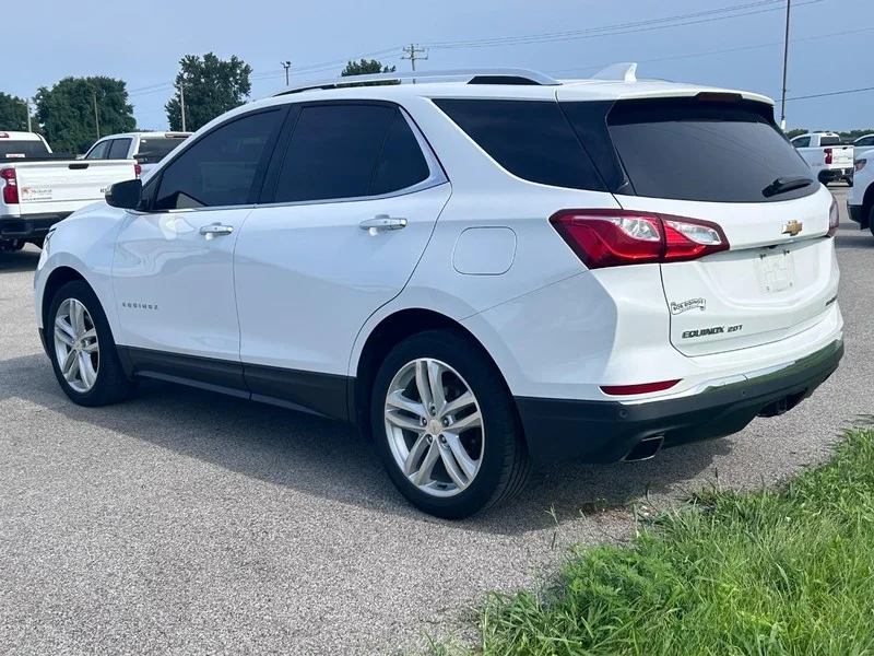 Used 2018 Summit White / White Chevrolet AWD 4dr Premier w/2LZ image 4