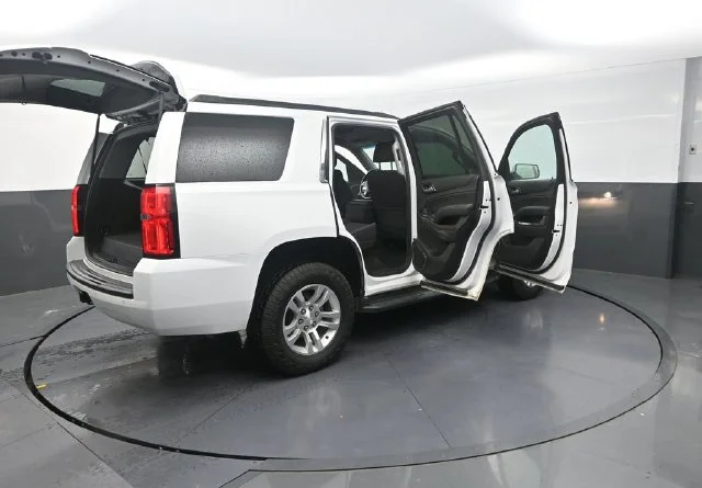Used 2017 White Chevrolet LS image 34