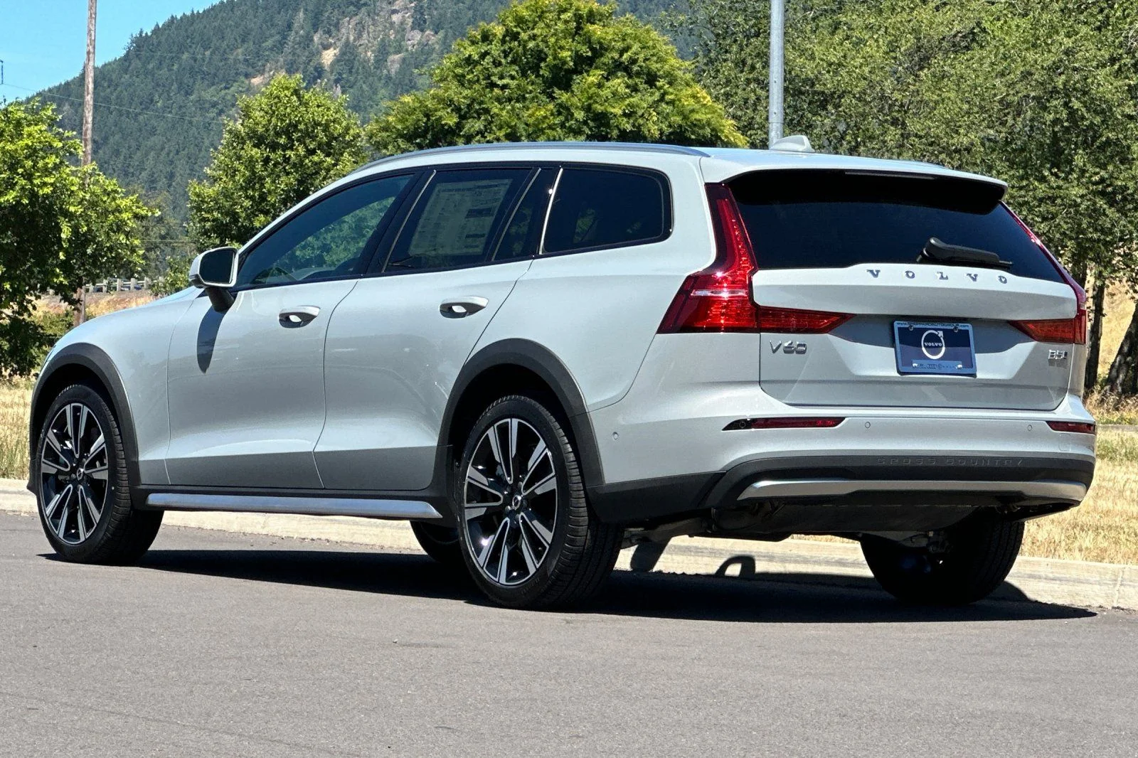New 2026 Vapour Grey Volvo Ultra image 5
