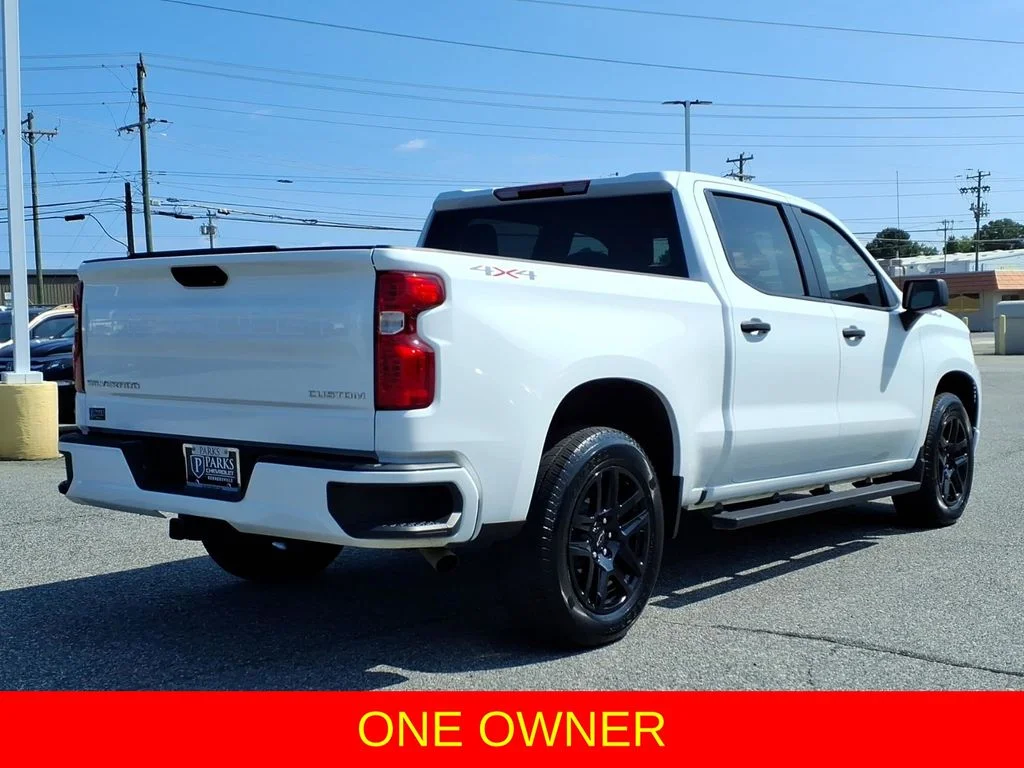 Used 2025 White Chevrolet Custom image 2