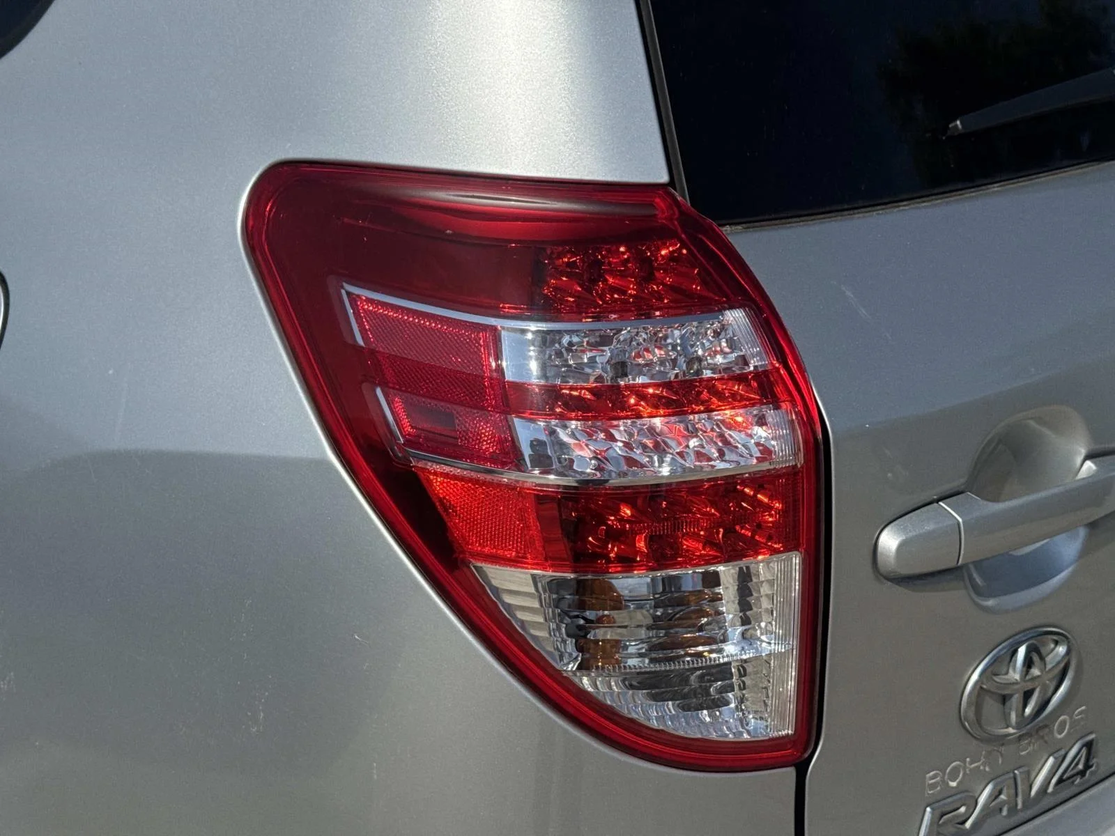 Used 2012 Classic Silver Metallic Toyota BASE image 10