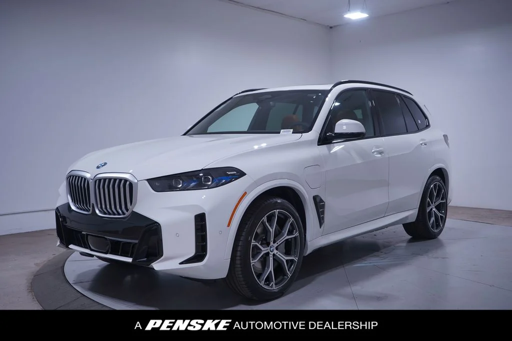 Used 2026 Alpine White BMW xDrive50e image 1