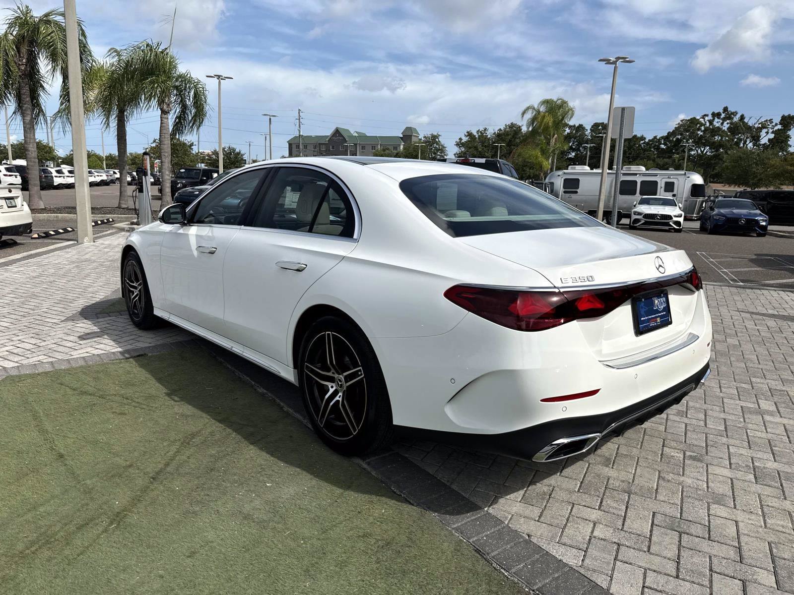 New 2026 Polar White Mercedes-Benz E 350 RWD Sedan image 4