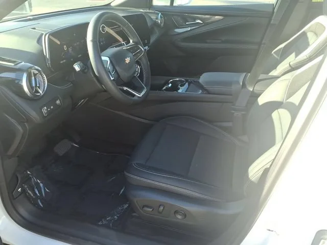 Used 2024 Summit White Chevrolet LT image 11