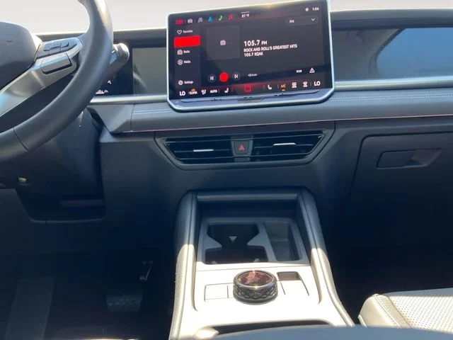 2025 Volkswagen Tiguan SE - Photo 11