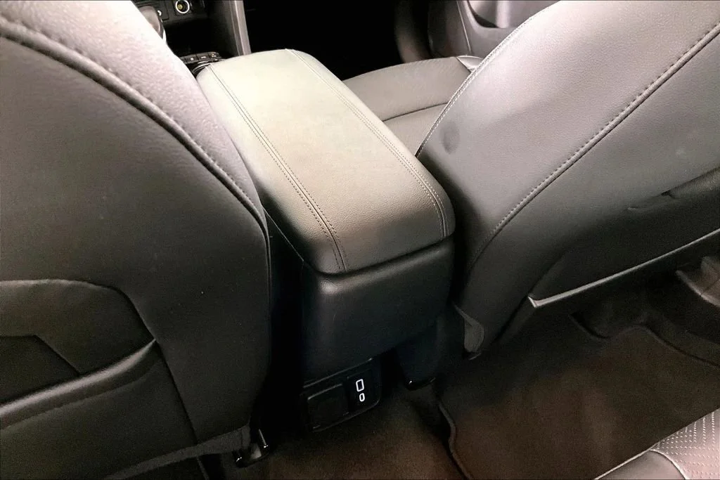 Certified Used 2022 White Frost Tricoat Buick Essence image 9