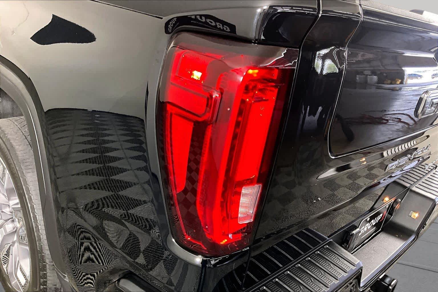 Used 2024 Onyx Black GMC Denali image 27