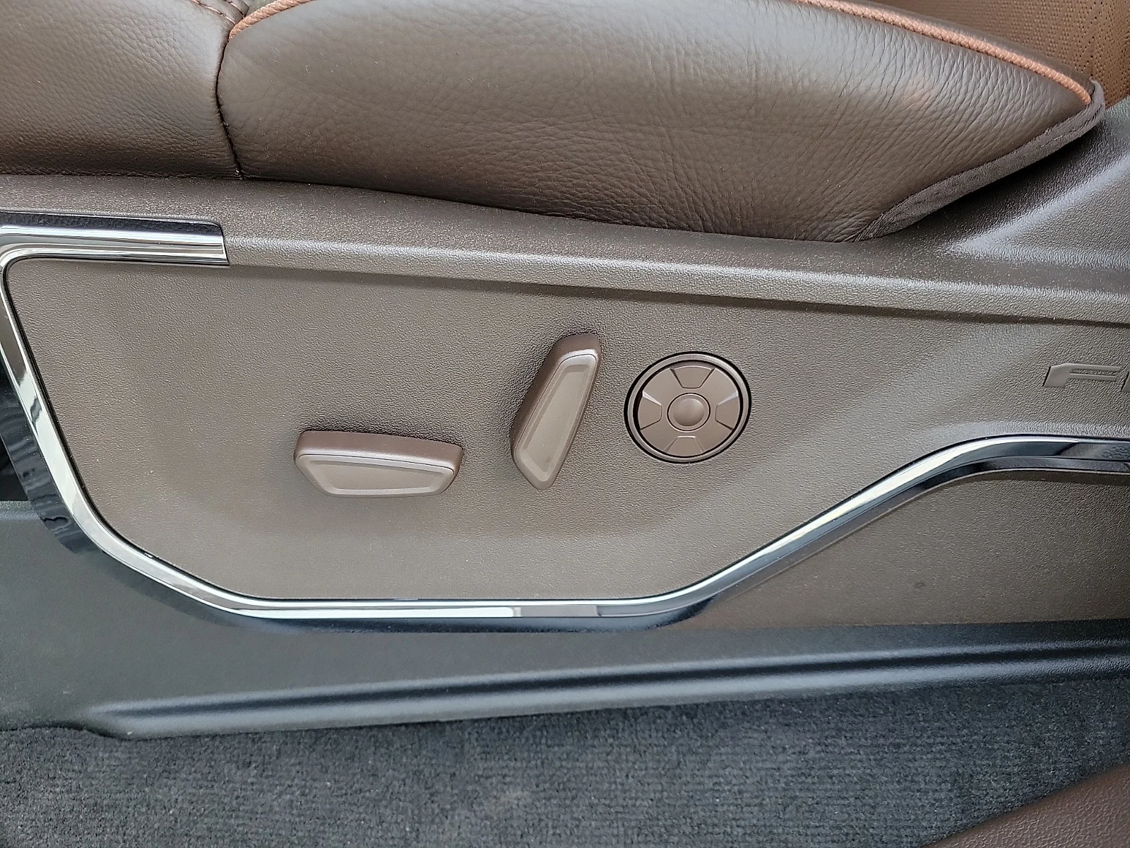 New 2026 Star White Metallic Tri-Coat Ford F-250&reg; King Ranch&reg; image 13