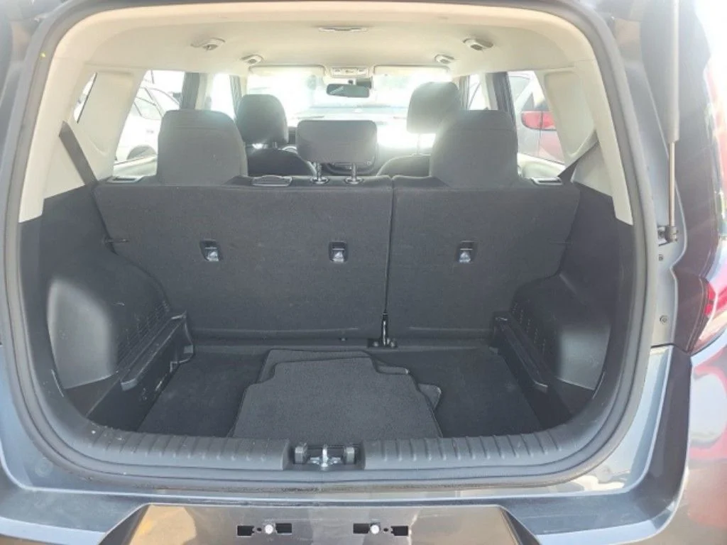 Used 2025  Kia LX image 17