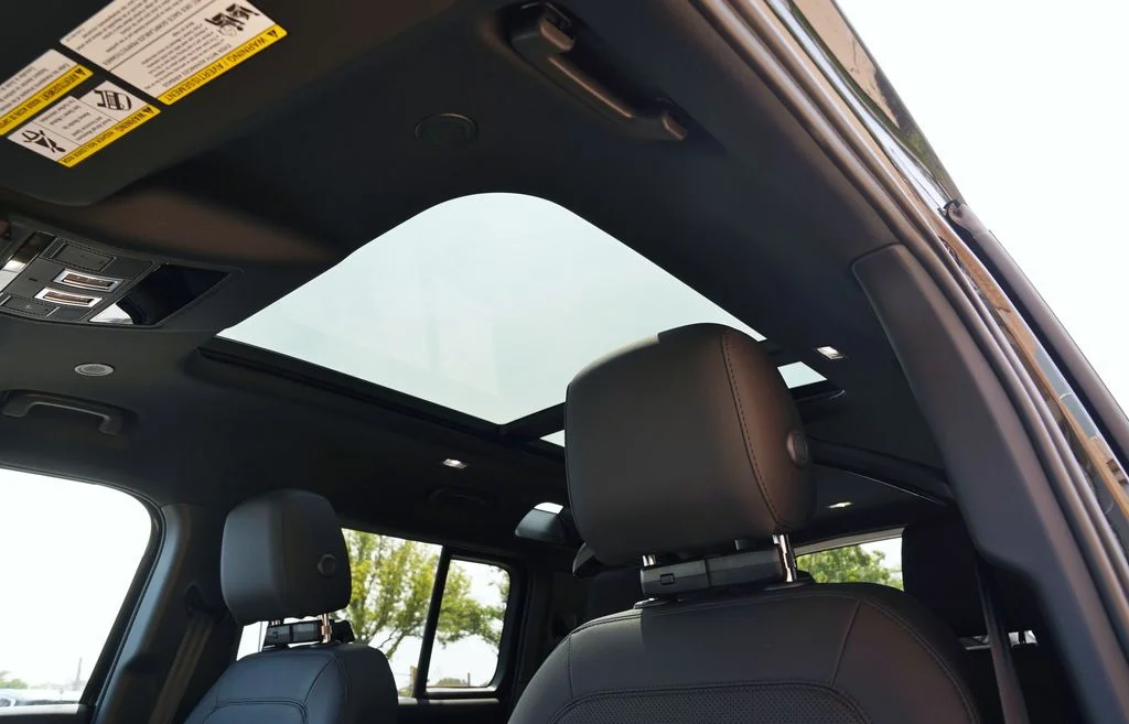 New 2026 Santorini Black Land Rover X-Dynamic SE image 14