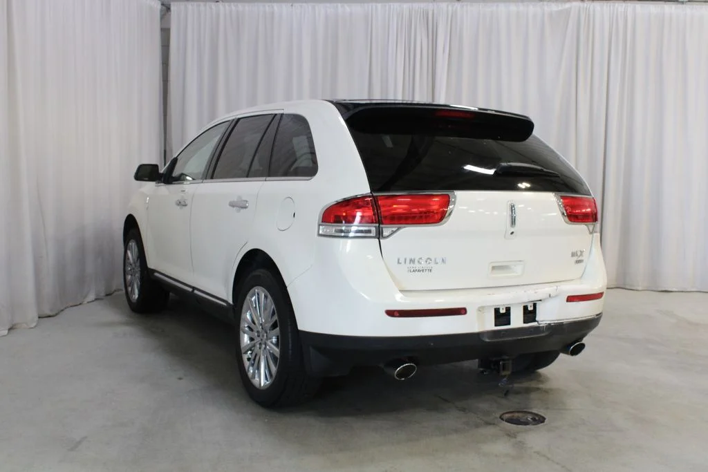 Used 2012 Beige Lincoln Base image 25