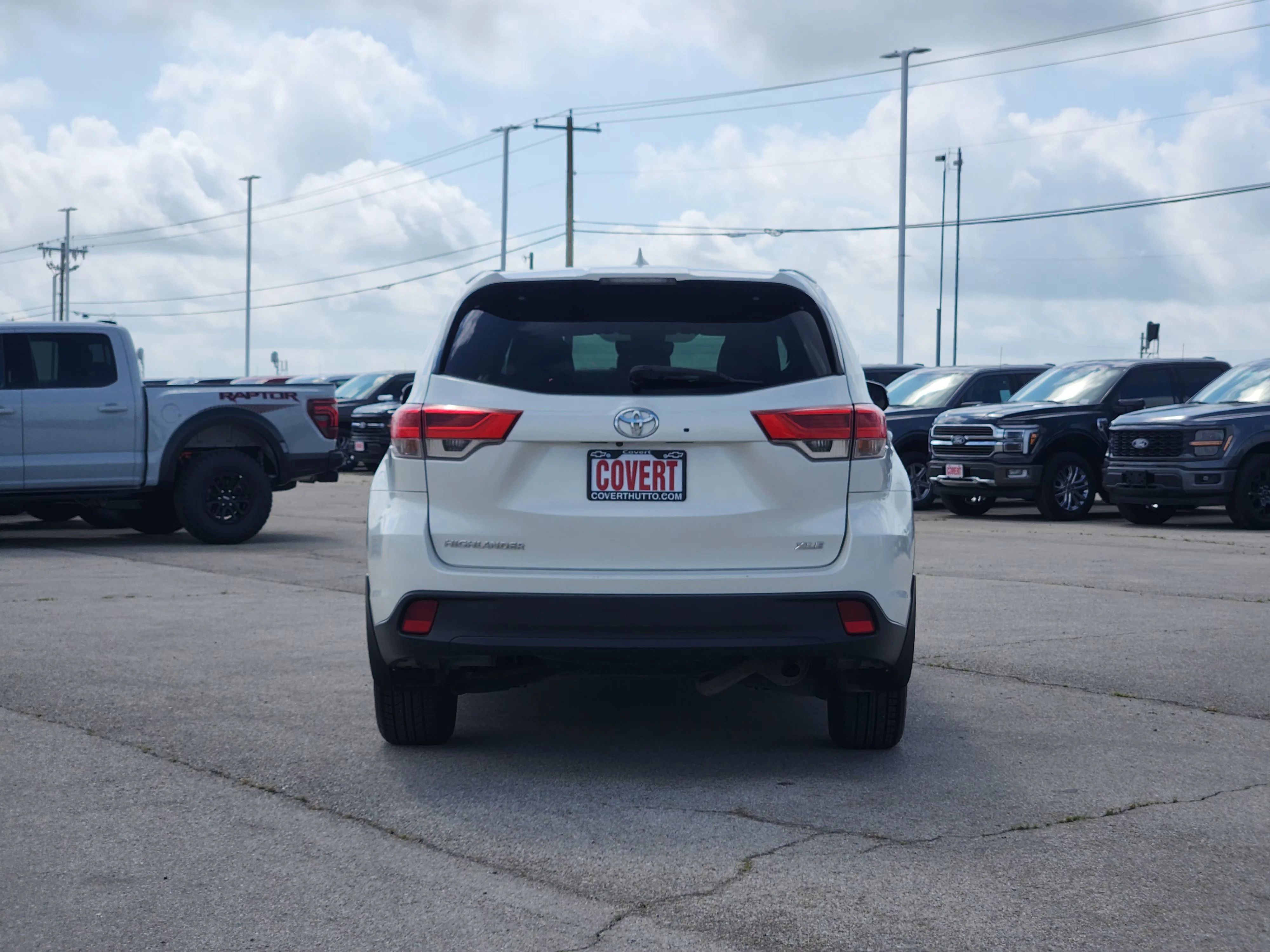 Used 2017 White Toyota XLE image 6