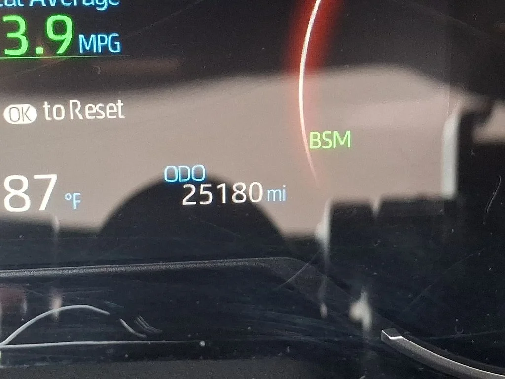 2025 Toyota RAV4 XLE - Photo 18