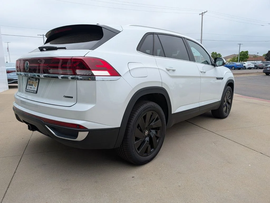 New 2026 White Volkswagen 2.0T SE w/Technology image 4