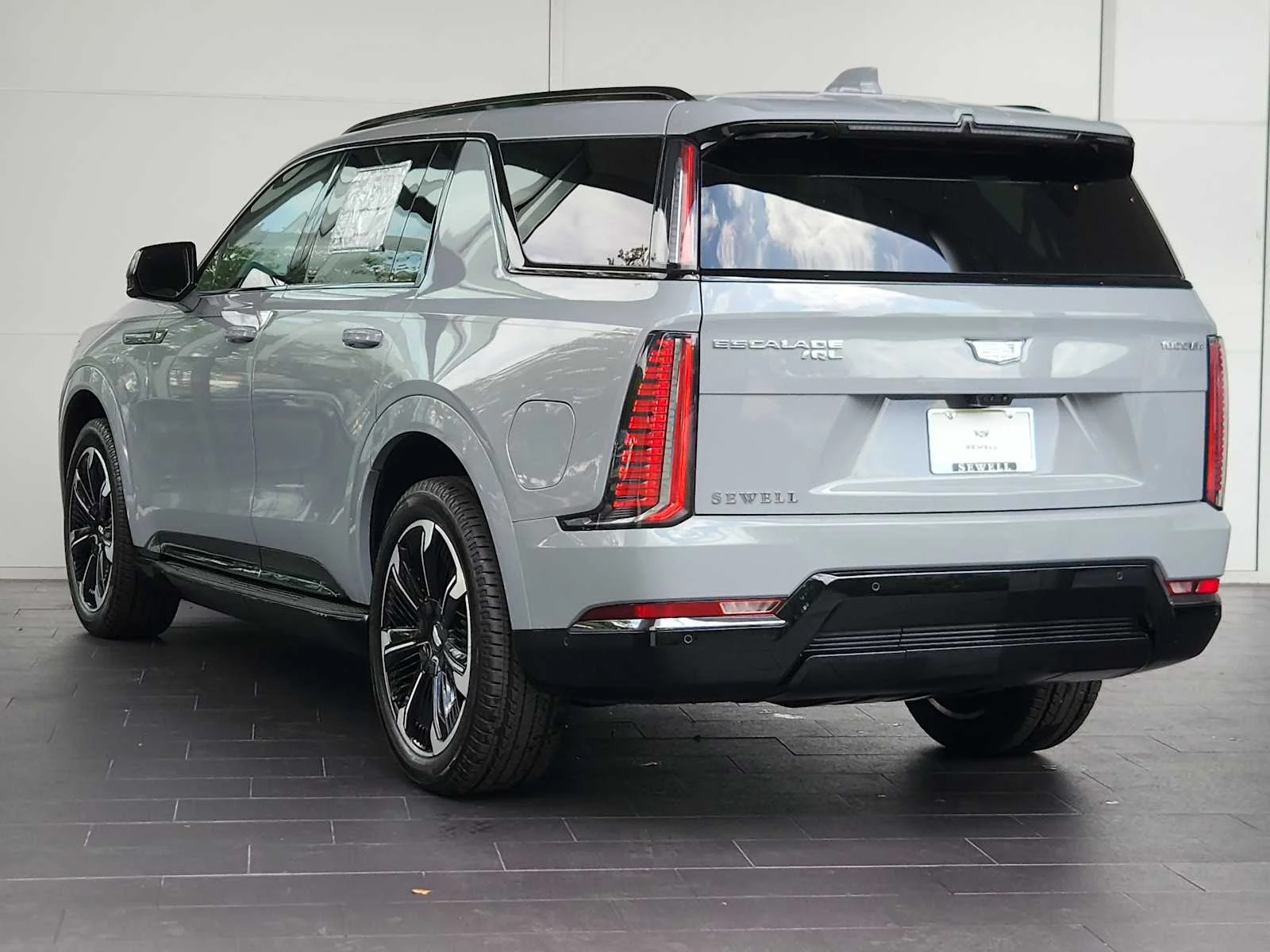 New 2026 Luna Metallic Cadillac Sport image 4