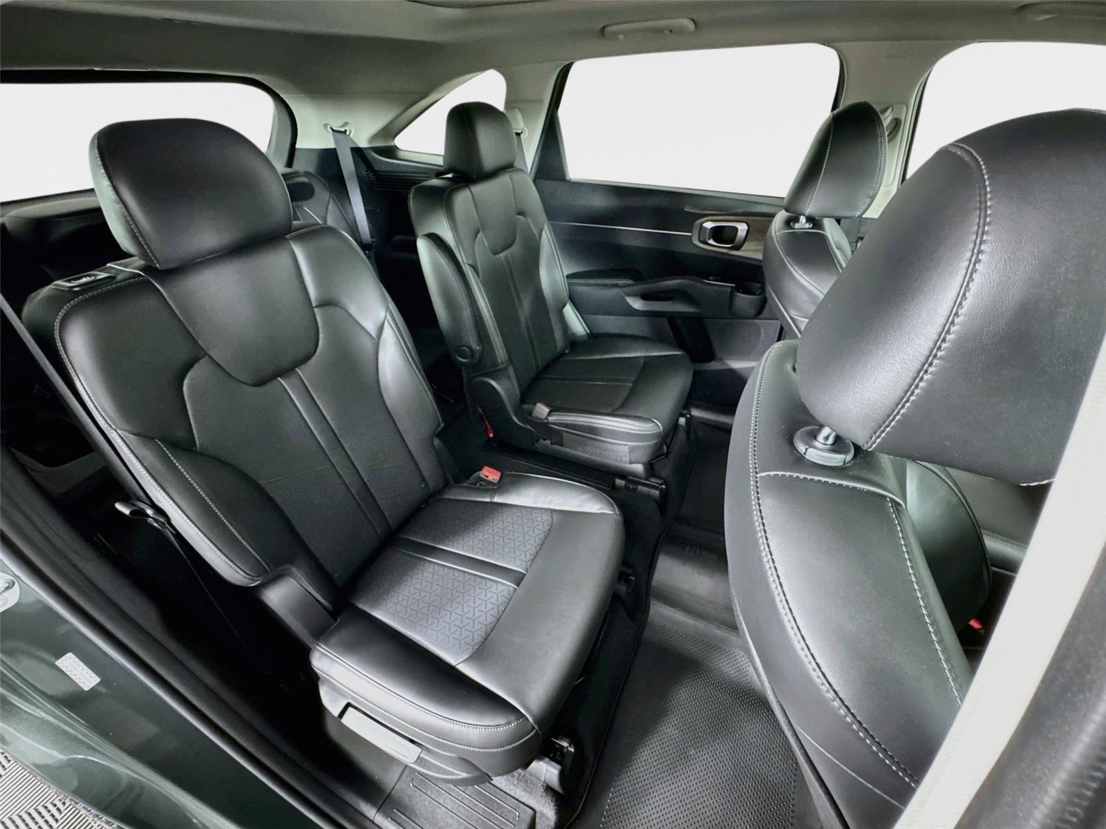 Used 2023 Aruba Green Kia X-Line EX image 28
