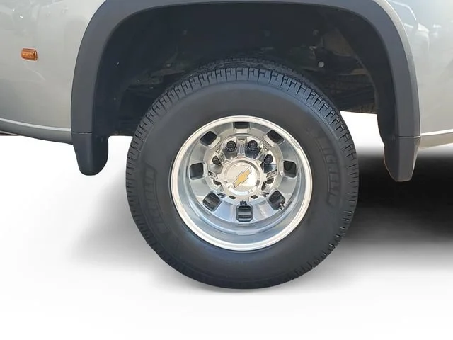 Used 2025 Sterling Gray Metallic Chevrolet High Country DRW image 32
