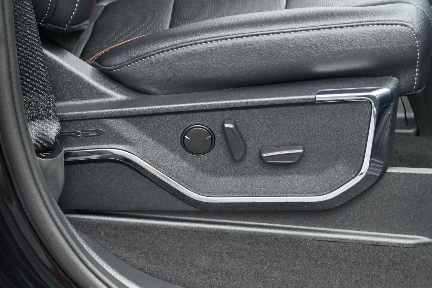 Used 2024 Agate Black Ford LARIAT image 31