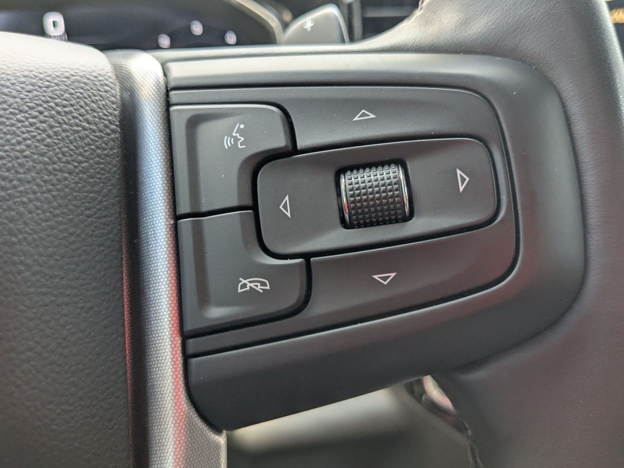 Used 2024 Onyx Black Metallic GMC Elevation image 18