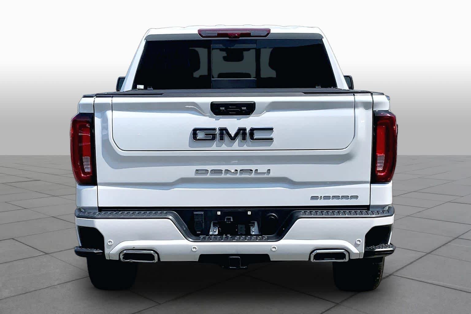 Used 2025 White Frost Tricoat GMC Denali Ultimate image 5
