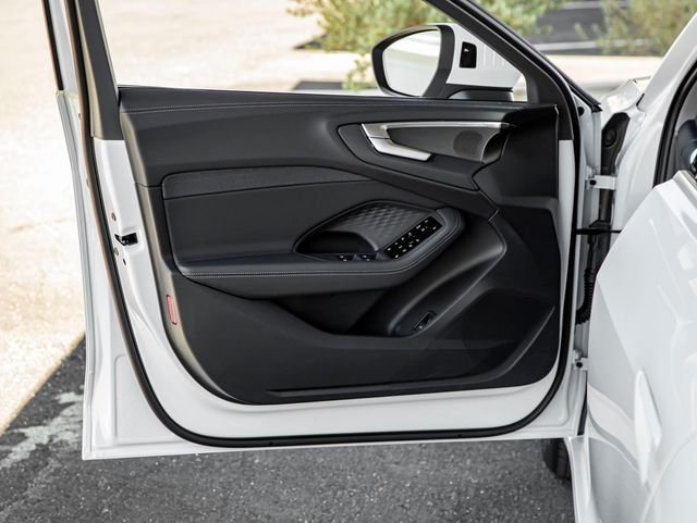 Used 2025 Glacier White Audi  image 13