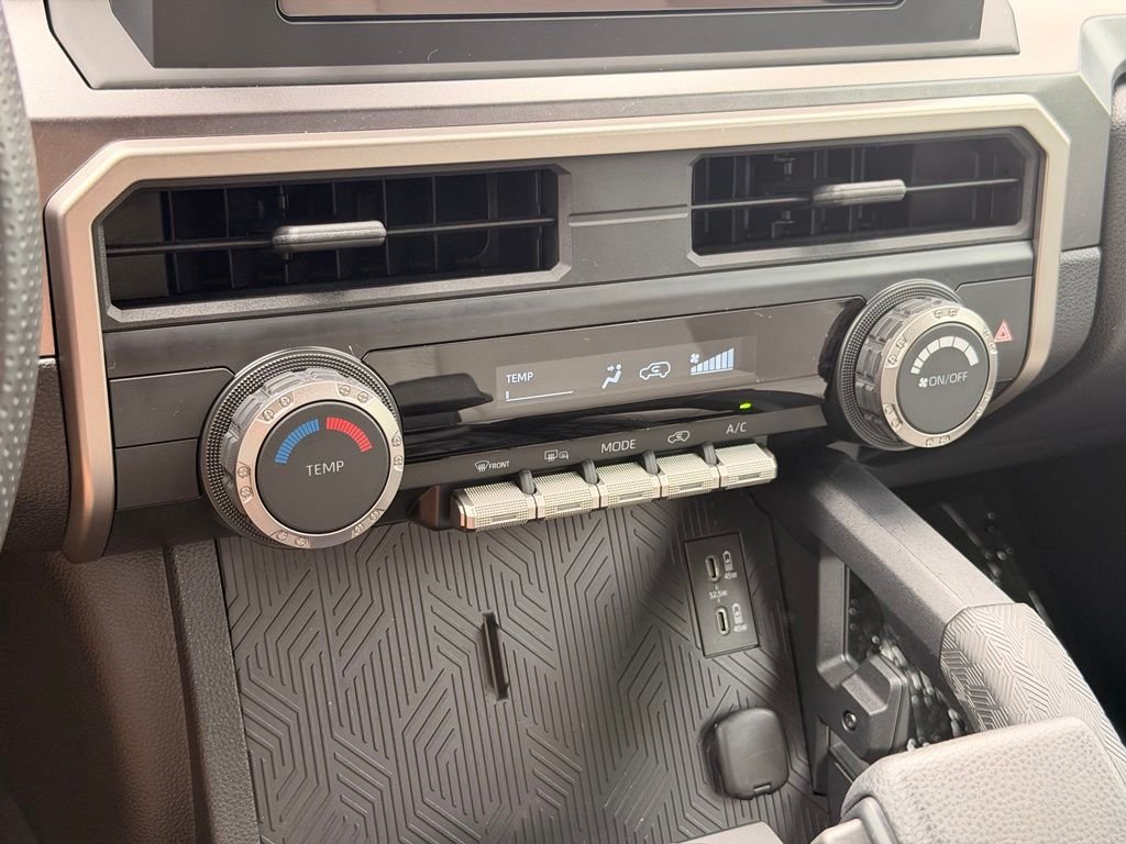 Used 2025  Toyota SR5 image 32