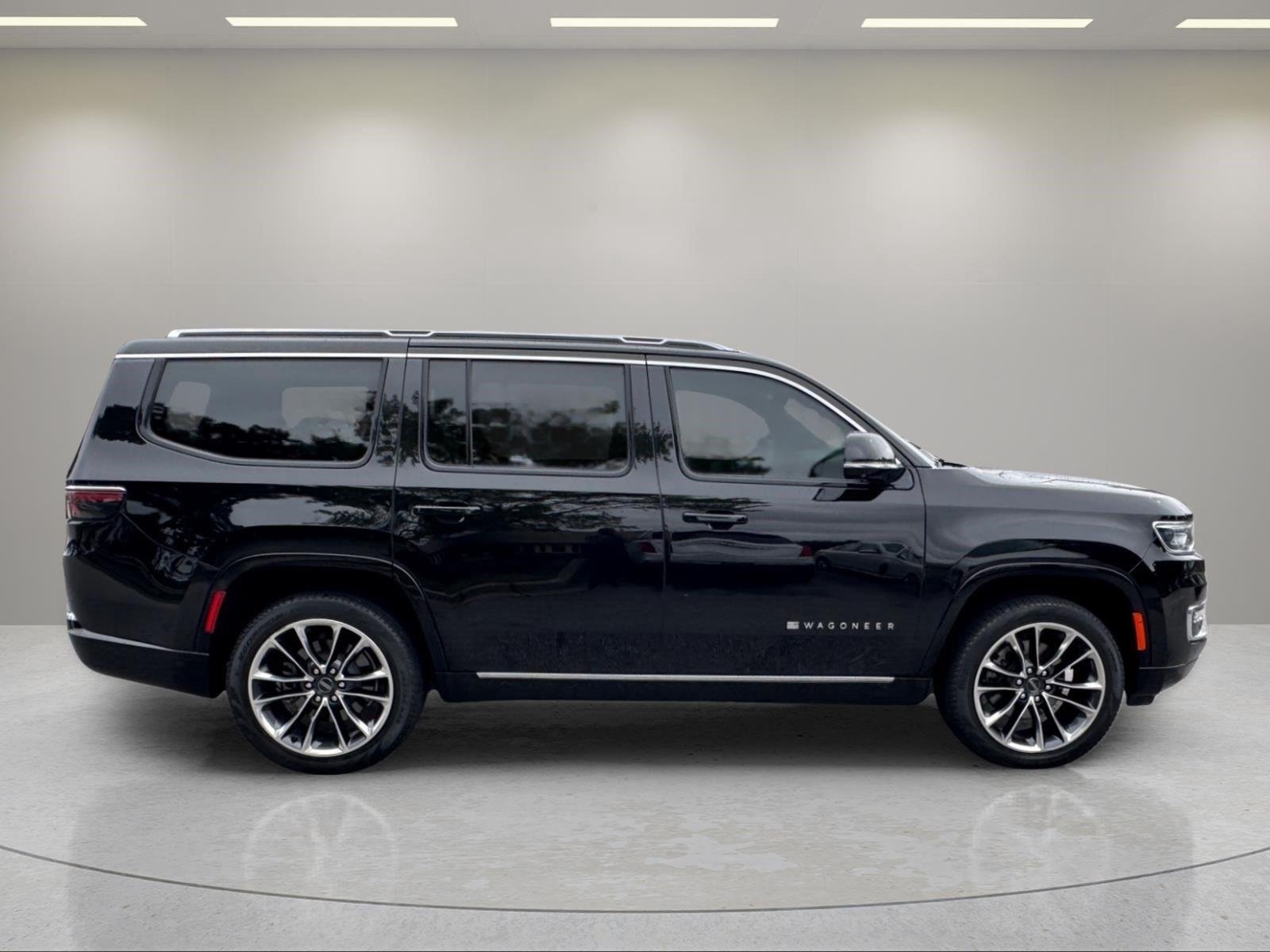 Used 2023 Diamond Black Crystal Pearlcoat Jeep Series III image 6