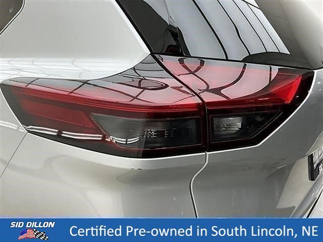 Used 2022 Brilliant Silver Metallic Nissan Platinum image 22