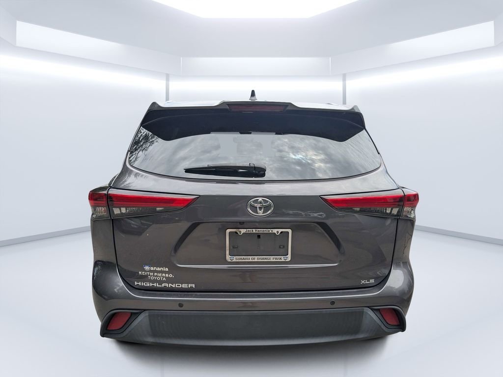 Used 2022 Gray Toyota XLE image 5