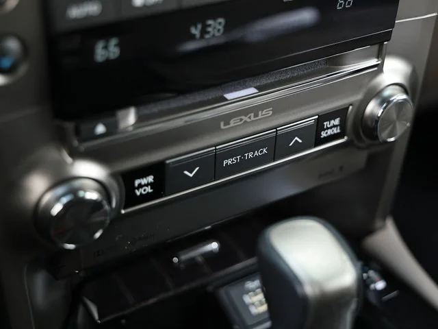 Used 2020 Silver Lexus 460 image 40