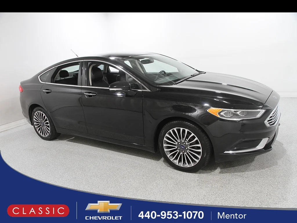 Used 2018 Shadow Black Ford SE image 1