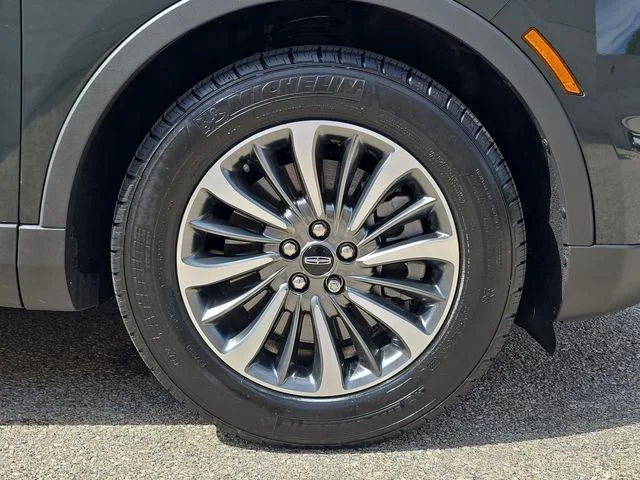 Certified Used 2022 Green Clearcoat Metallic Lincoln Standard image 41
