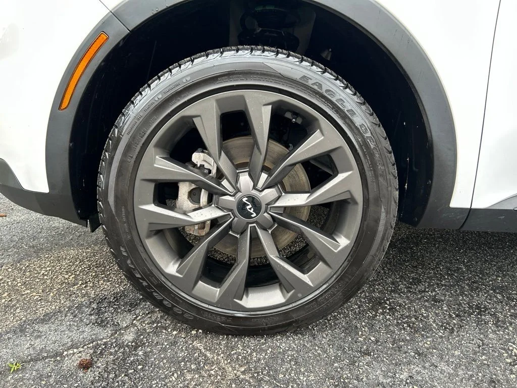 Used 2023 White Kia X-Line SX Prestige image 11
