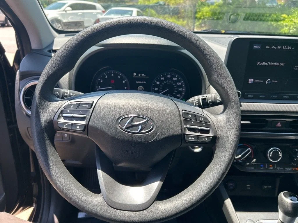 Used 2023 Black Hyundai SEL image 23